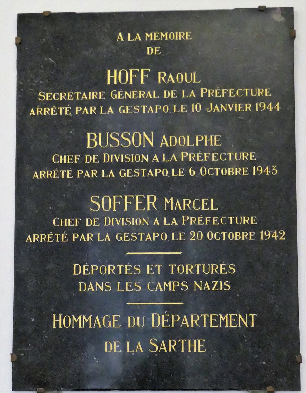 L’attribut alt de cette image est vide, son nom de fichier est BUSSON-Adolphe-EDF-Le-Mans-Resistant-et-Juste-Plaque-Prefecture-de-la-Sarthe.jpg.